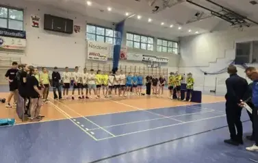 DRUŻYNOWE MISTRZOSTWA POWIATU W BADMINTONIE 2025 2