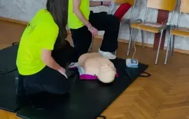 DEFIBRYLATOR AED W NASZEJ SZKOLE 3