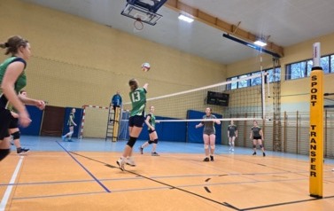 ROZGRYWKI POWIATOWE W PIŁCE SIATKOWEJ 4