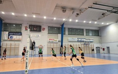MISTRZOSTWA POWIATU W PIŁCE SIATKOWEJ DZIEWCZĄT 4