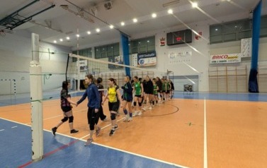 MISTRZOSTWA POWIATU W PIŁCE SIATKOWEJ DZIEWCZĄT 8