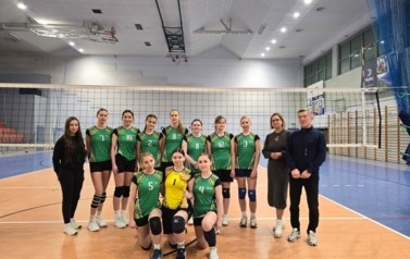 MISTRZOSTWA POWIATU W PIŁCE SIATKOWEJ DZIEWCZĄT 10