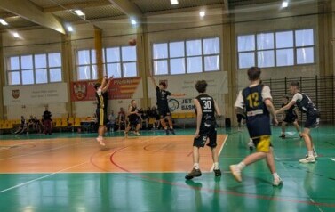 ZWYCIĘSTWO CHŁOPC&Oacute;W W FINALE REJONU PILSKIEGO &nbsp;&nbsp; 6