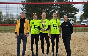 I MIEJSCE W POWIECIE W PLAŻOWEJ PIŁCE SIATKOWEJ 9