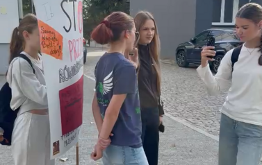 REAGUJ. WSPIERAJ. BĄDŹ W RELACJI.&nbsp; 9