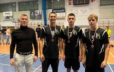 DRUŻYNOWE MISTRZOSTWA POWIATU W BADMINTONIE 2026 9