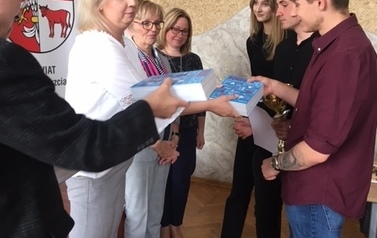 POWIATOWY KONKURS WIEDZY O POWIECIE CZARNKOWSKO-TRZCIANECKIM 10