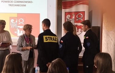 POWIATOWY KONKURS WIEDZY O POWIECIE CZARNKOWSKO-TRZCIANECKIM 16