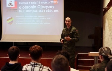 SPOTKANIE Z PRZEDSTAWICIELAMI WOJSKA 10