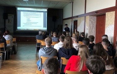 SPOTKANIE W RAMACH DORADZTWA ZAWODOWEGO Z POLICJANTKĄ 1