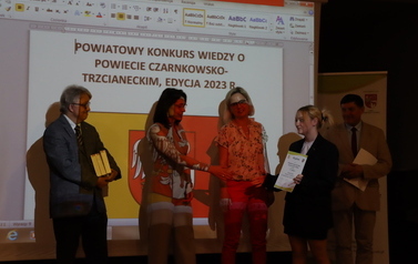 SUKCES NA POWIATOWYM KONKURSIE WIEDZY O POWIECIE  11