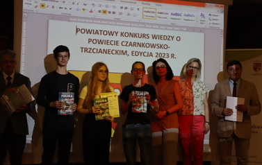 SUKCES NA POWIATOWYM KONKURSIE WIEDZY O POWIECIE  12