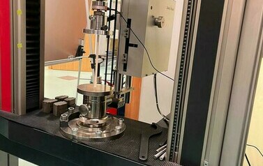 LABORATORIA Z WYTRZYMAŁOŚCI MATERIAŁ&Oacute;W 1
