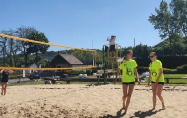 I M.  W MISTRZOSTWACH POWIATU W PLAŻOWEJ PIŁCE SIATKOWEJ 3