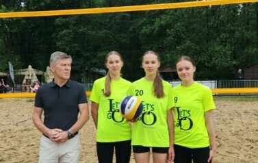 &nbsp;I MIEJSCE W MISTRZOSTWACH REJONU W PLAŻOWEJ PIŁCE SIATKOWEJ 2