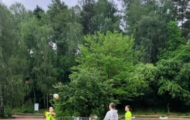 &nbsp;I MIEJSCE W MISTRZOSTWACH REJONU W PLAŻOWEJ PIŁCE SIATKOWEJ 7