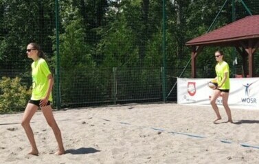 MISTRZOSTWA WOJEW&Oacute;DZTWA W PLAŻOWEJ PIŁCE SIATKOWEJ DZIEWCZĄT 6