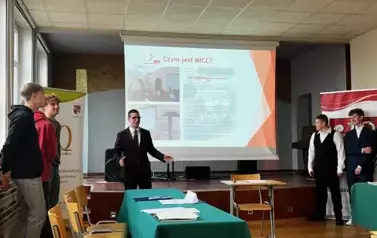 II SZKOLNA DEBATA OXFORDZKA 10