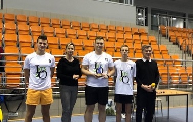 MISTRZOSTWA POWIATU W BADMINTONIE 4