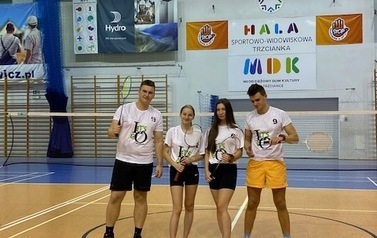 MISTRZOSTWA POWIATU W BADMINTONIE 21