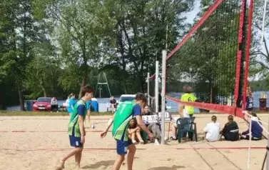 MISTRZOSTWA POWIATU W SIATK&Oacute;WCE PLAŻOWEJ - LICEALIADA - AWANS DZIEWCZĄT DO REJON&Oacute;W! 3
