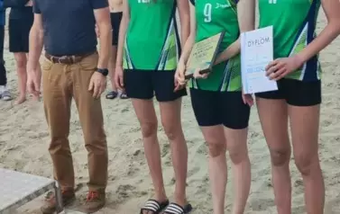 BRĄZ NA MISTRZOSTWACH WOJEW&Oacute;DZTWA W PIŁCE SIATKOWEJ PLAŻOWEJ 5
