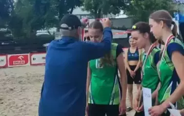 BRĄZ NA MISTRZOSTWACH WOJEW&Oacute;DZTWA W PIŁCE SIATKOWEJ PLAŻOWEJ 15