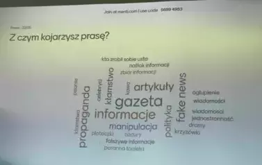Z MIKROFONEM, MOPEM I W BALETKACH - 3C W POZNANIU 21