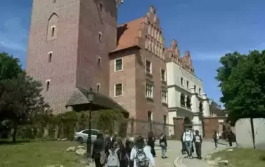 Z MIKROFONEM, MOPEM I W BALETKACH - 3C W POZNANIU 23
