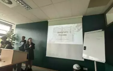 Z MIKROFONEM, MOPEM I W BALETKACH - 3C W POZNANIU 28