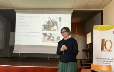 NASI ABSOLWENCI MAJĄ GŁOS - SPOTKANIE Z DR EWĄ WOJTYNKIEWICZ 2