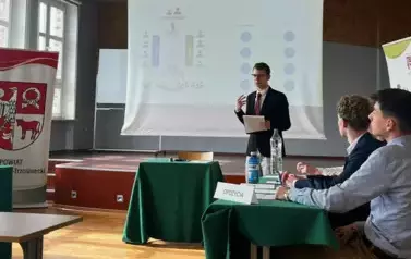 III SZKOLNA DEBATA OKSFORDZKA 13