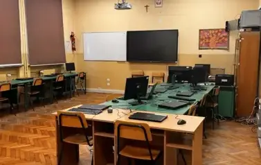 REMONT PRACOWNI INFORMATYCZNEJ 6