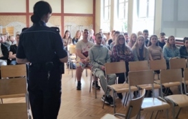 SPOTKANIE Z POLICJANTKĄ W RAMACH DORADZTWA ZAWODOWEGO 3