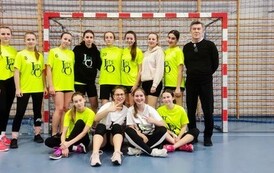 PIŁKARKI RĘCZNE W MISTRZOSTWACH POWIATU  6
