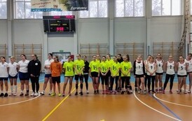 PIŁKARKI RĘCZNE W MISTRZOSTWACH POWIATU  8