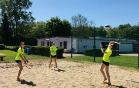 I M.  W MISTRZOSTWACH POWIATU W PLAŻOWEJ PIŁCE SIATKOWEJ 5