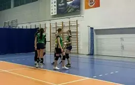 MISTRZOSTWA POWIATU W PIŁCE SIATKOWEJ DZIEWCZĄT I CHŁOPC&Oacute;W 6