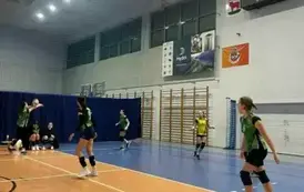 MISTRZOSTWA POWIATU W PIŁCE SIATKOWEJ DZIEWCZĄT I CHŁOPC&Oacute;W 7