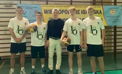 Zwycięska drużyna chłopców 