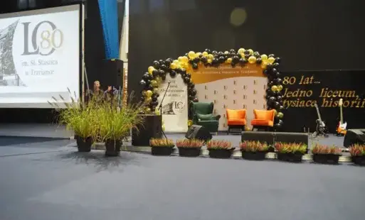 Jubileusz - dekoracje w hali sportowej